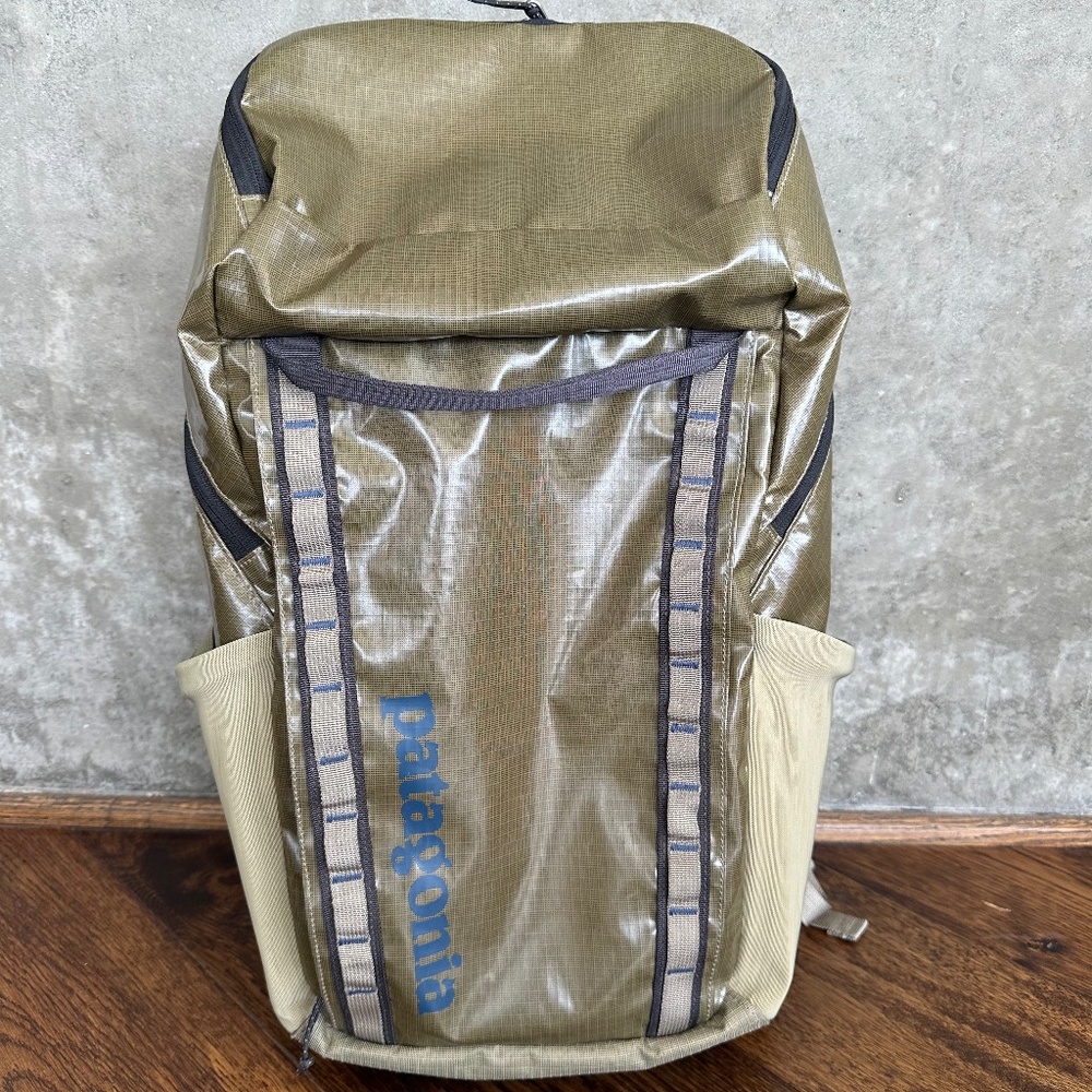 Patagonia Blackhole Backpack 32L - Olive Green with Navy